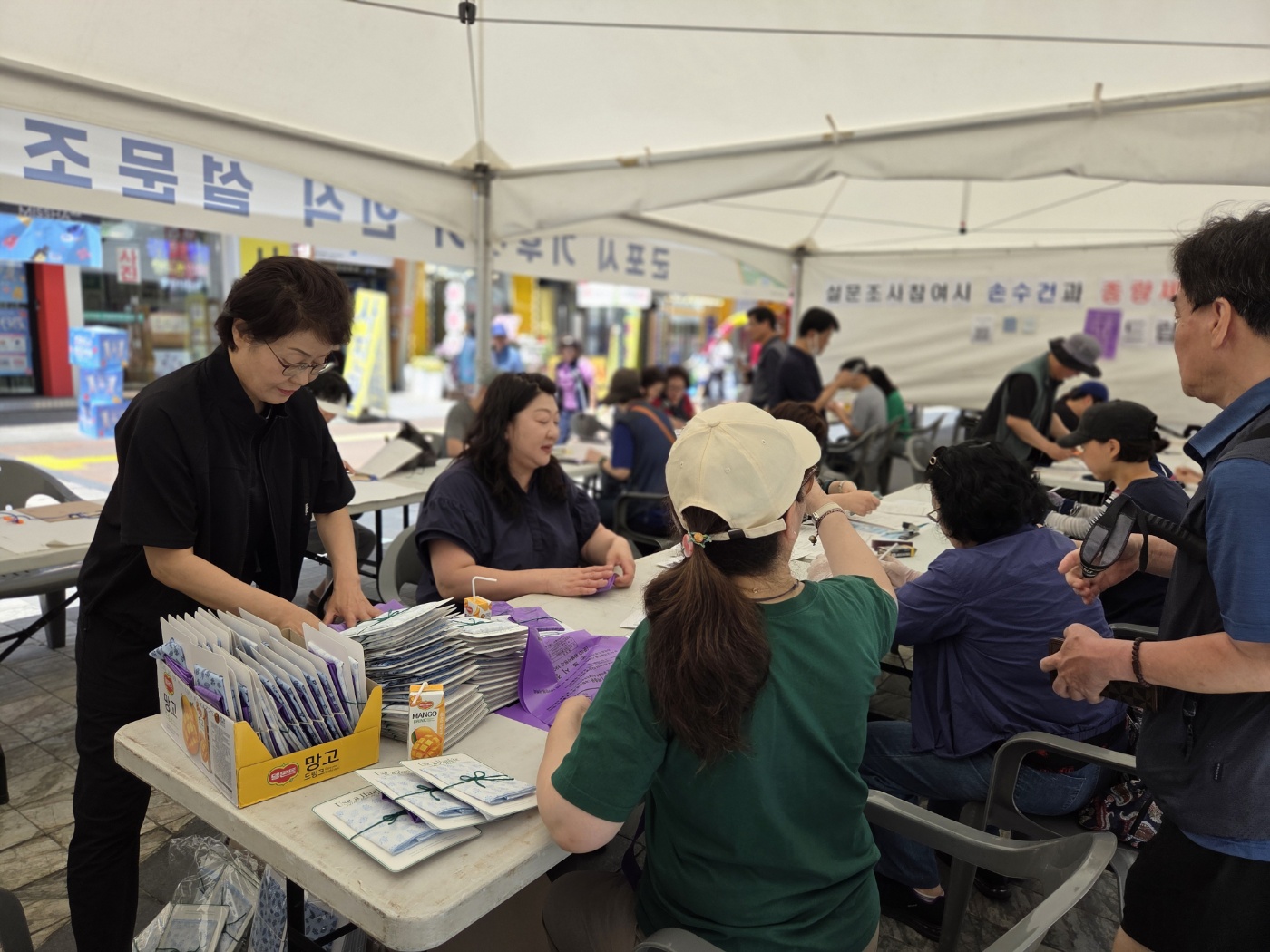 환경분과위원회 군포시 기후위기 인식 설문조사 부스 운영 이미지