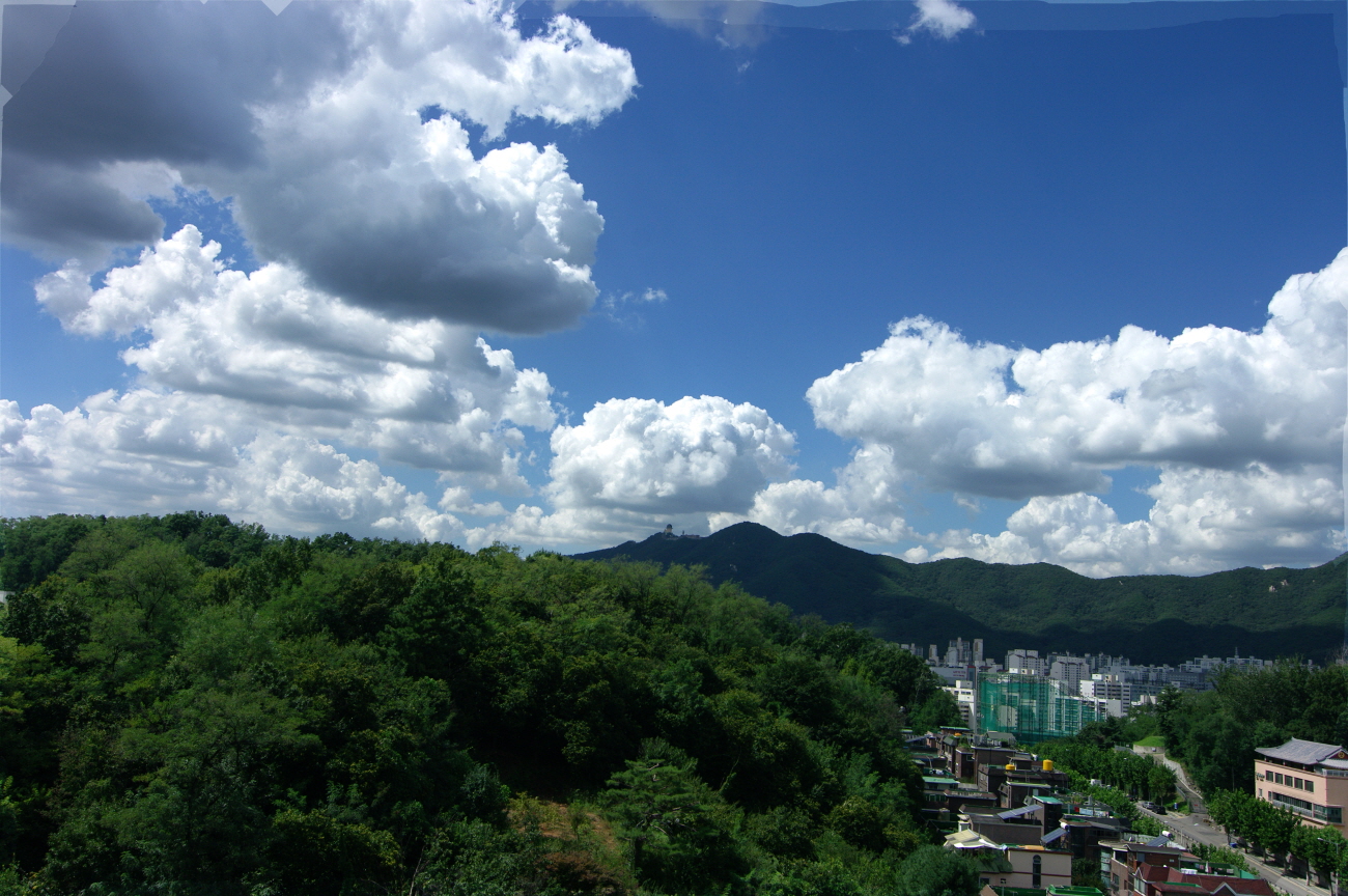 수리산의 뭉게구름 이미지