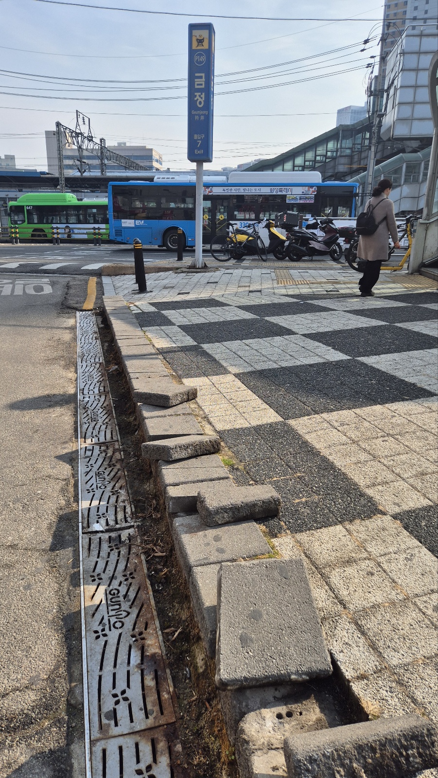 보행 안전 확보를 위한 인도 보도블럭 정비사업 1