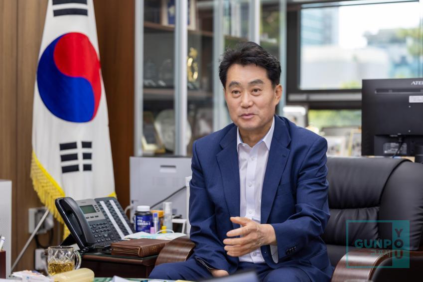 인터뷰(동아일보) 의 사진2