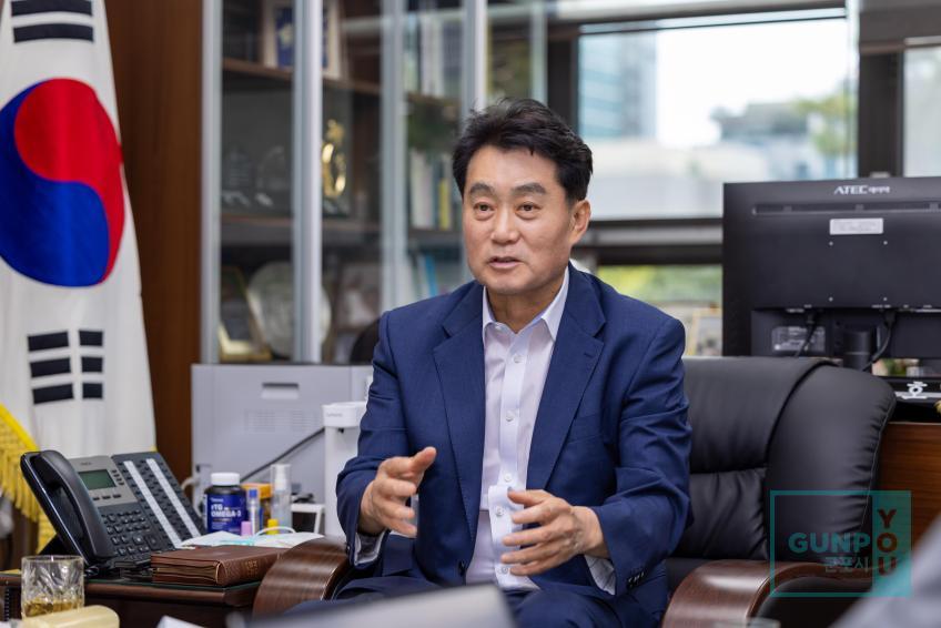 인터뷰(동아일보) 의 사진3