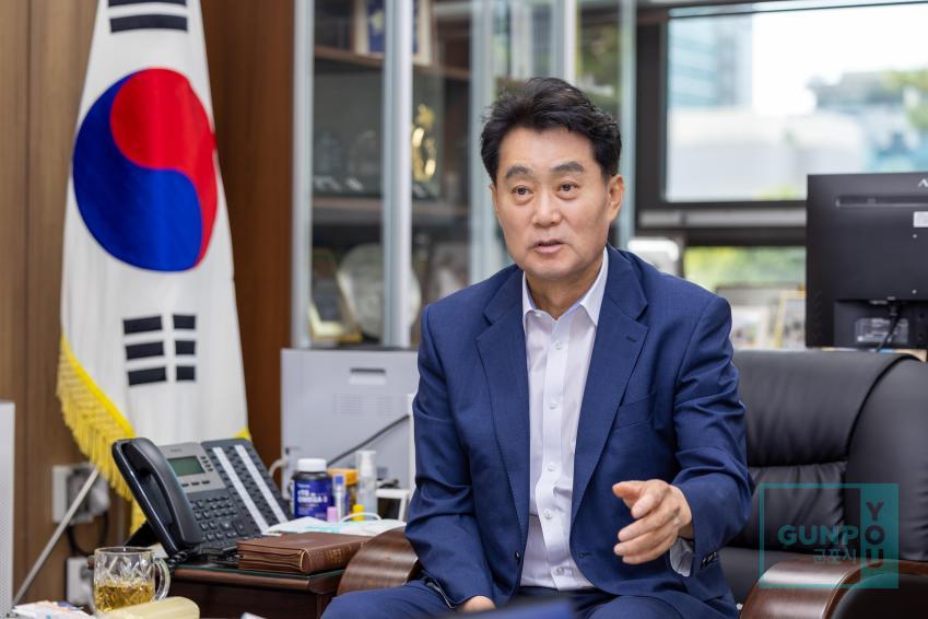 인터뷰(동아일보) 의 사진4