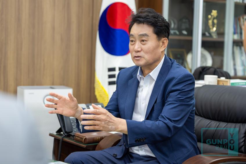 인터뷰(동아일보) 의 사진5