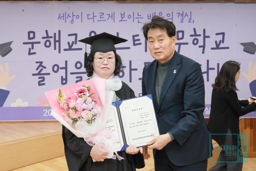 문해교육 느티나무학교 졸업식 의 사진7