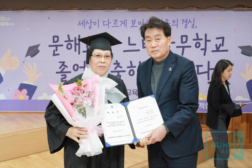 문해교육 느티나무학교 졸업식 의 사진9