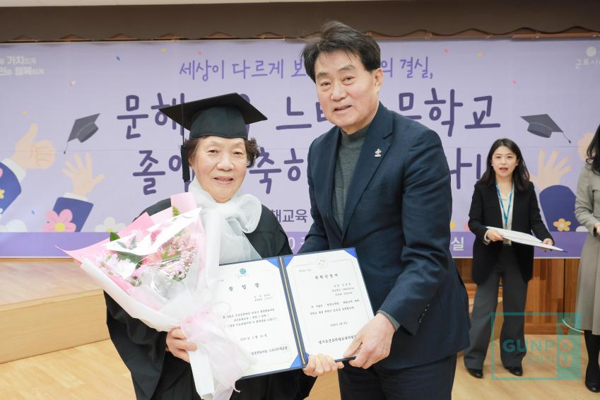 문해교육 느티나무학교 졸업식 의 사진11
