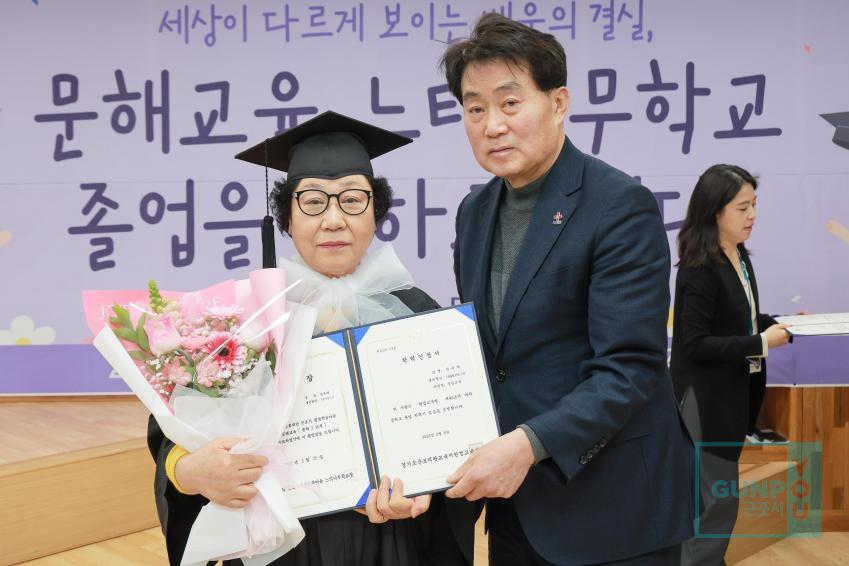 문해교육 느티나무학교 졸업식 의 사진17