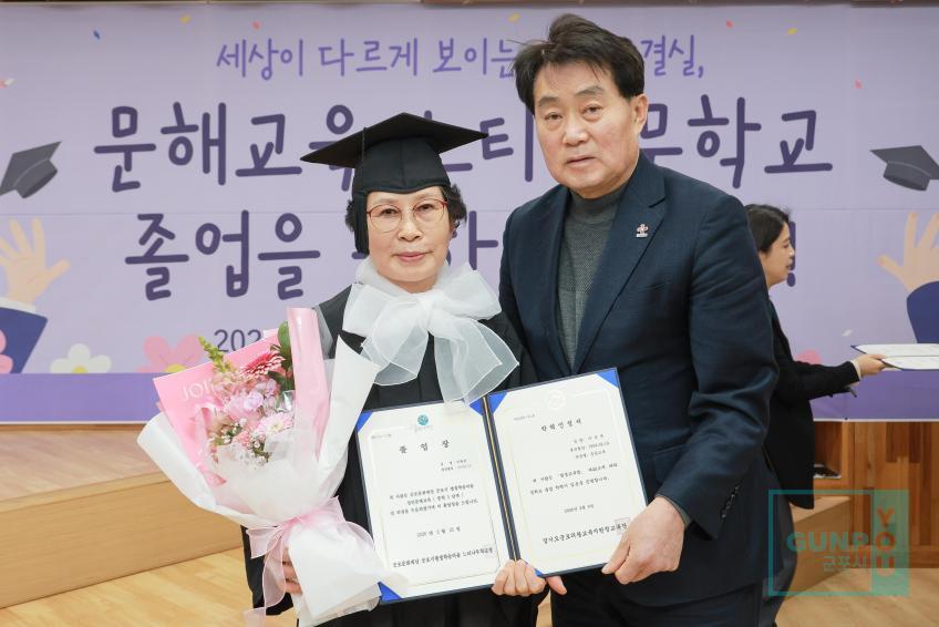 문해교육 느티나무학교 졸업식 의 사진19
