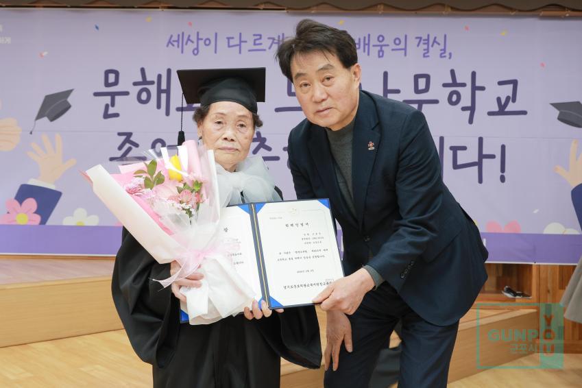 문해교육 느티나무학교 졸업식 의 사진28
