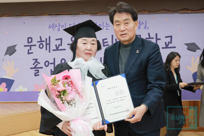 문해교육 느티나무학교 졸업식 의 사진30