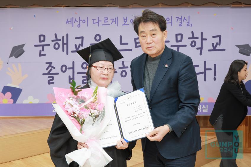 문해교육 느티나무학교 졸업식 의 사진32