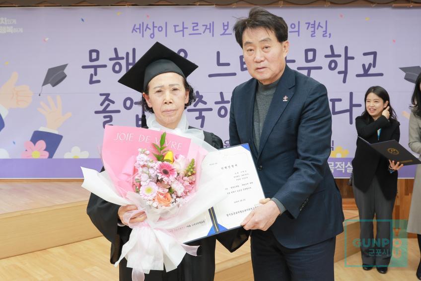 문해교육 느티나무학교 졸업식 의 사진33