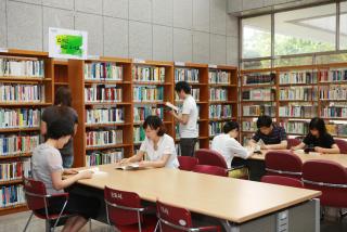 시청로비 작은도서관