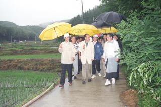 가뭄지역 도지사 현지방문