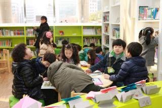 시청 현관 북카페