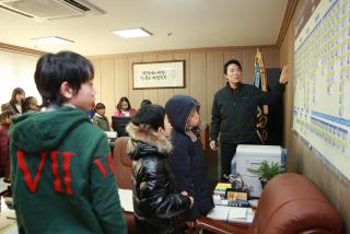 갈릴리지역아동센터 학생 시장실 견학