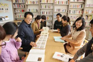 북카페 직원과의 대화 및 민원실(자료 사진)