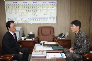 제2기갑여단(파주소재) 하명진 소령 방문(병영문고 협조)