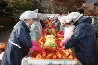 독거노인 김장담가주기