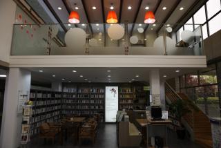 밥상머리 북카페 전경