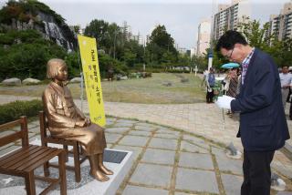 군포 평화의 소녀상 건립 제막식
