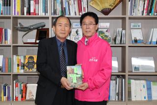 책 기증 후원자 접견