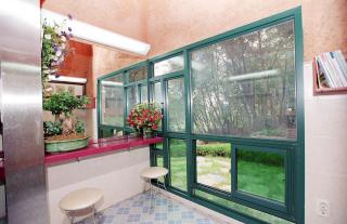 산림욕장내 은판나비 화장실