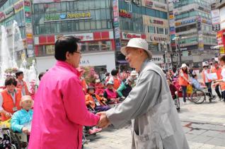 군포시립요양센터 어르신 철쭉나들이 격려