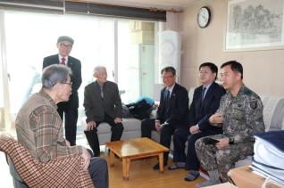 독립유공자 명패 달아드리기