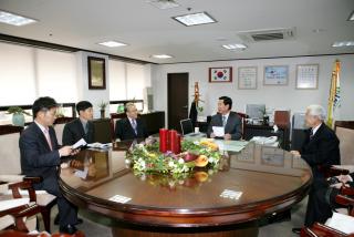 불우이웃돕기 성금 전달