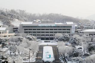 시청사 전경(설경)