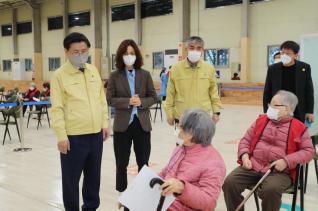 코로나19 백신 예방접종센터 현장 방문