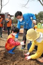 꽃나무심기로 녹색환경도시가꾸기 식목행사