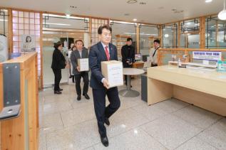 국토교통부 철도지하화 종합계획 군포시 구간 반영 염원 시민 서명부 전달