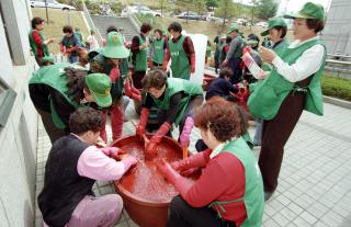 독거노인 고추장 담가 주기