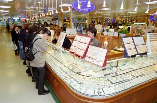 산본백화점 실내전경