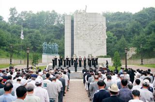 현충탑 참배