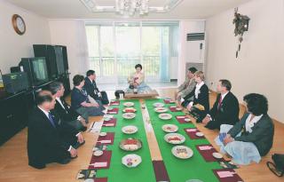 미국 클락스빌시 사절단 기관 방문