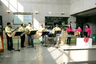 통기타 동아리 로비콘서트 공연