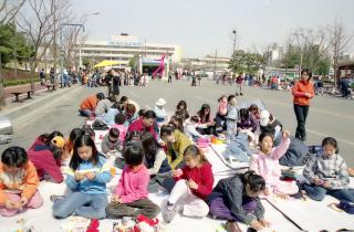 시민 열린광장(각설이공연, 종이접기, 어린이 벼룩시장)