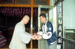 석가탄신일 선물전달