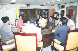 KT배 전국 남녀배구 대회 우승컵 봉납