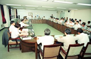 당면사항에 대한 간부회의