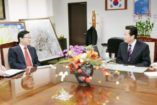 군포시-중국 산동성 린이시 우호교류의향서 교환식