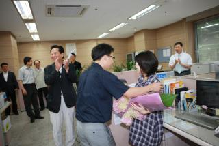 CEO 라이브 메세지 방송후 여직원 임산부 축하