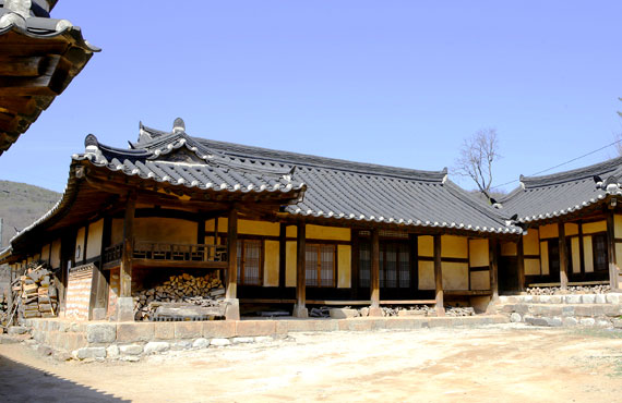 Master Jeong Nan-jong’s Tomb and Graveyard Area besides Sindobi( Stone Monument )